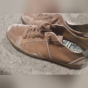 Dolce Vita Zalen Pink Velvet Slip On Sneakers - Size 10